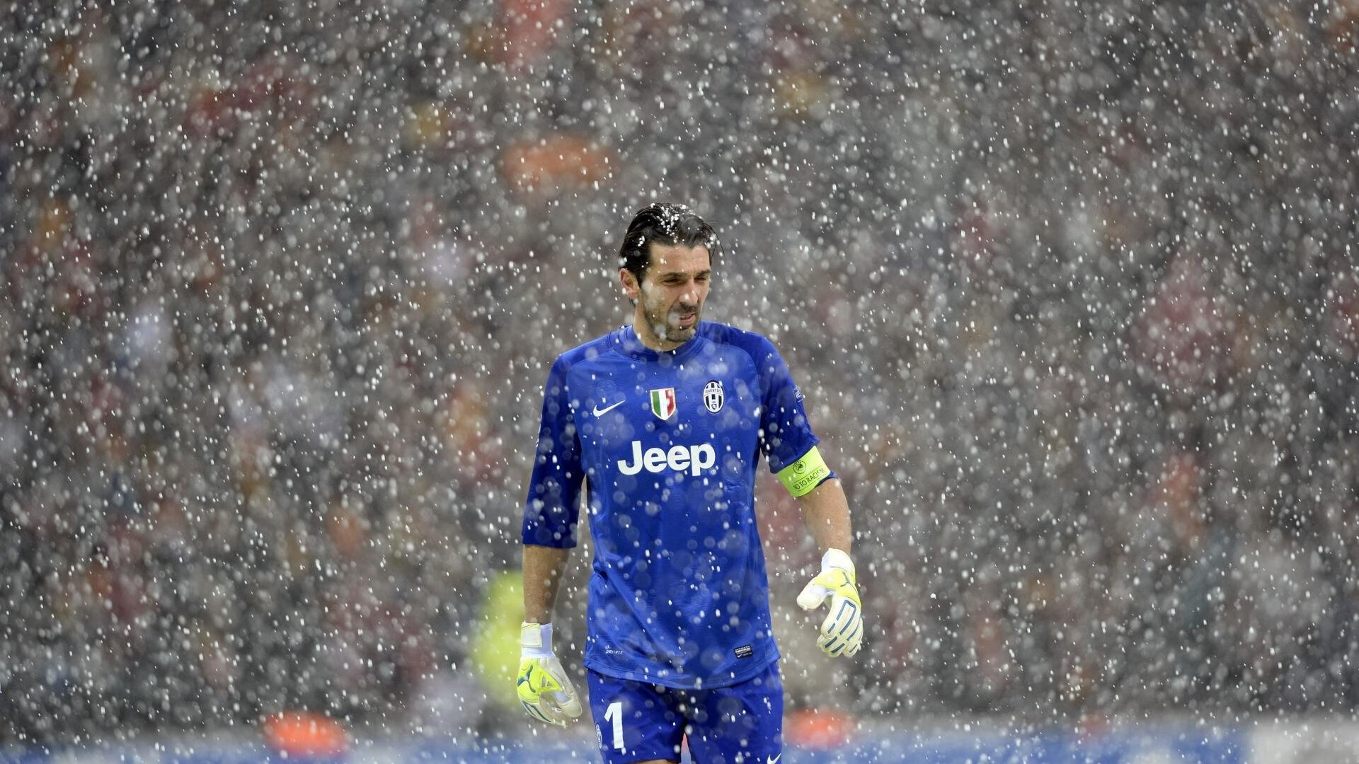 “逆风逆袭：车手在绝境中写传奇”，逆风而行的小车